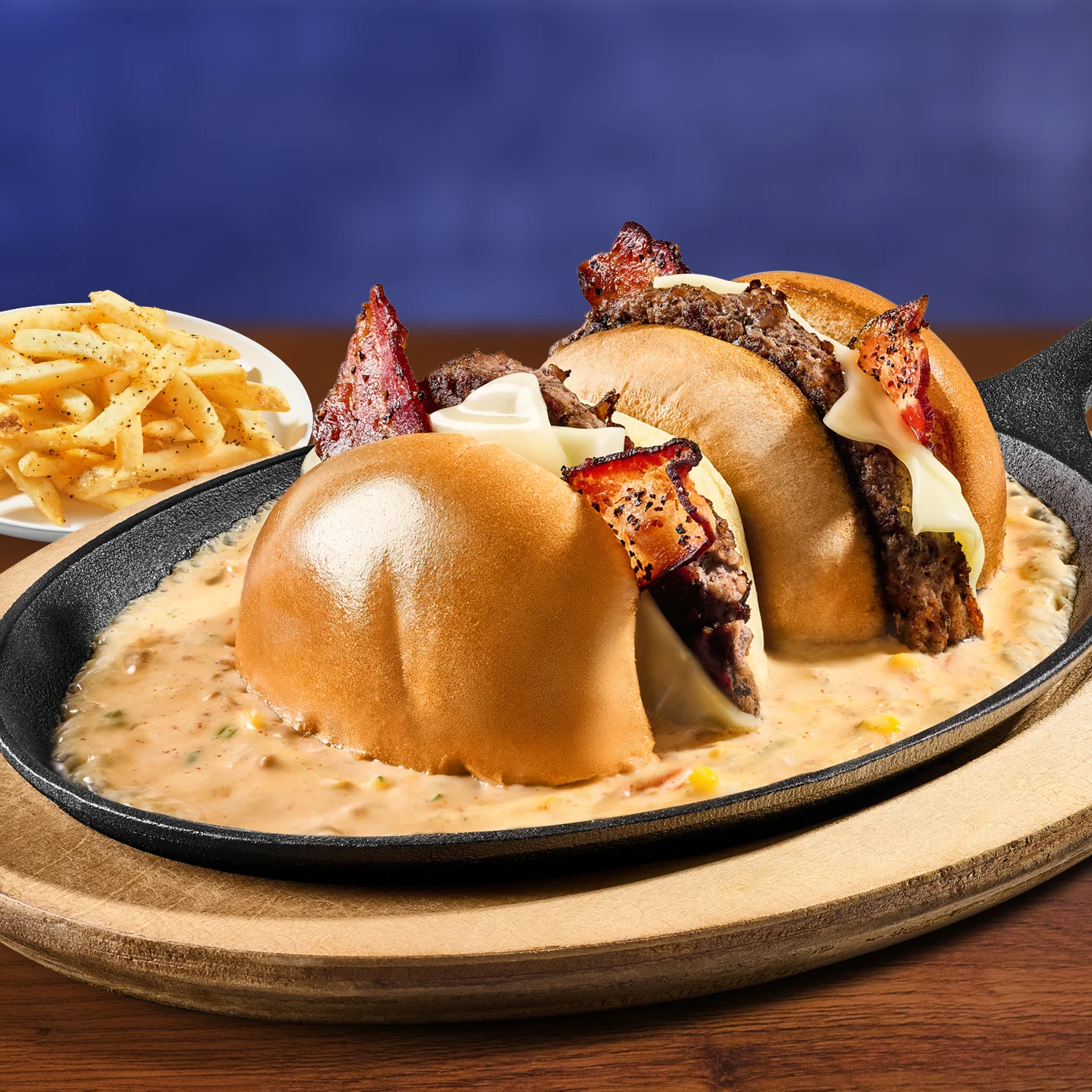 Bacon Cheeseburger Queso Dunk